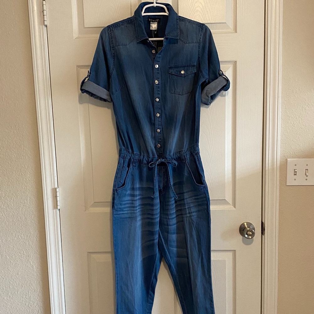 VENUS JUMPSUIT DENIM SIZE  NWOT SIZE 8